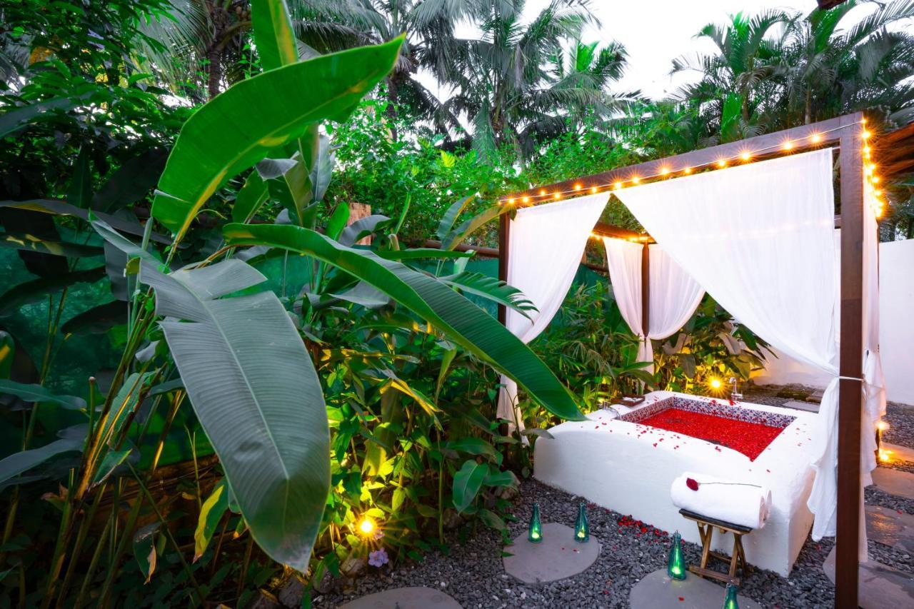 Moustache Goa Luxuria Hostel Vagator Exterior foto